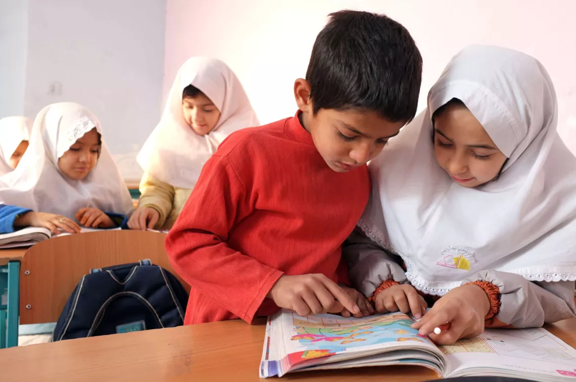 Iran shifts to online education