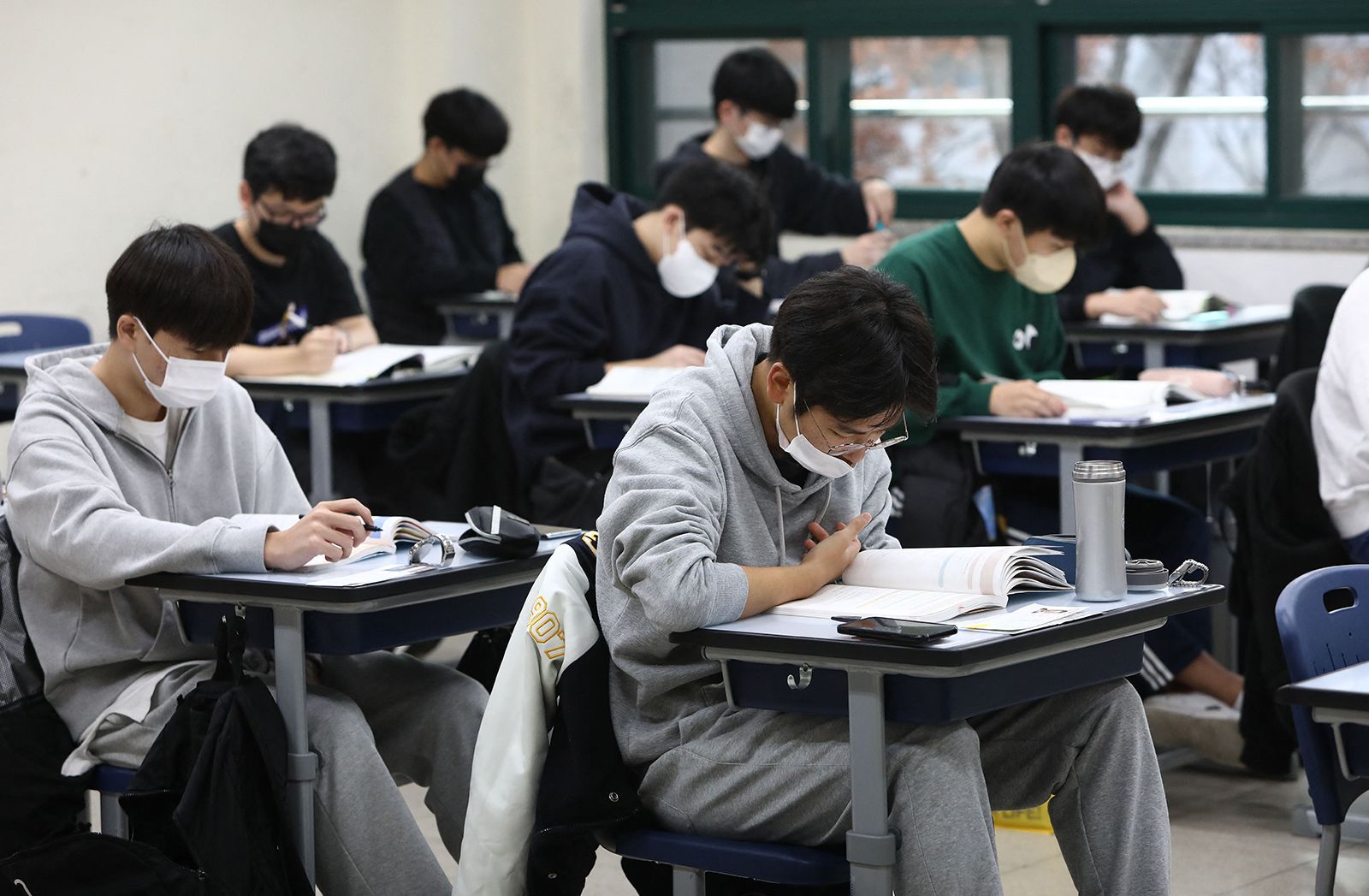 South Korea Leads OECD in Higher Education Completion for 17th Consecutive Year