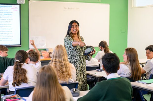 Global Teaching Workforce Faces Demographic Shifts and Embraces Technology, Says TALIS 2024