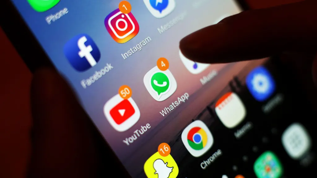 Lords Back Ban on Social Media for Under-16s in UK