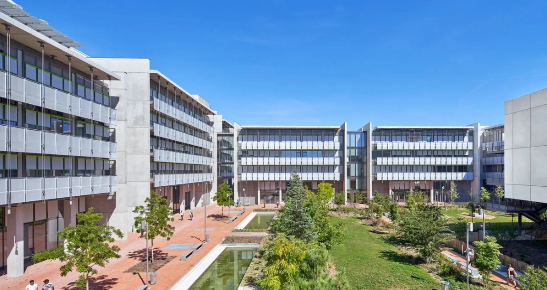 Université Paris-Saclay launches alumni network