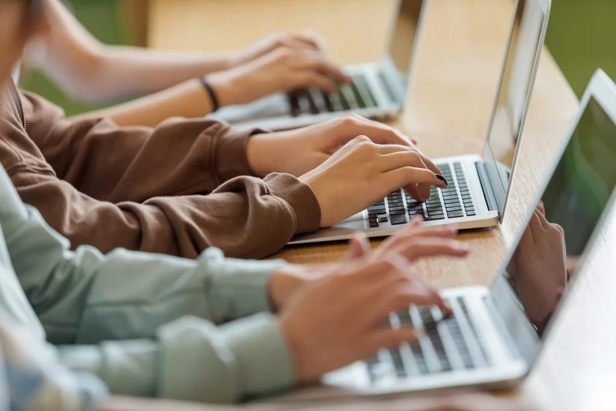 U.S. schools reconsider classroom screen time as debate over learning and health intensifies